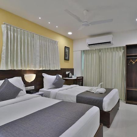 Leo Hotel Ahmedabad Exterior photo