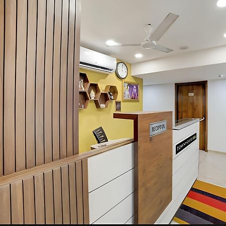 Leo Hotel Ahmedabad Exterior photo