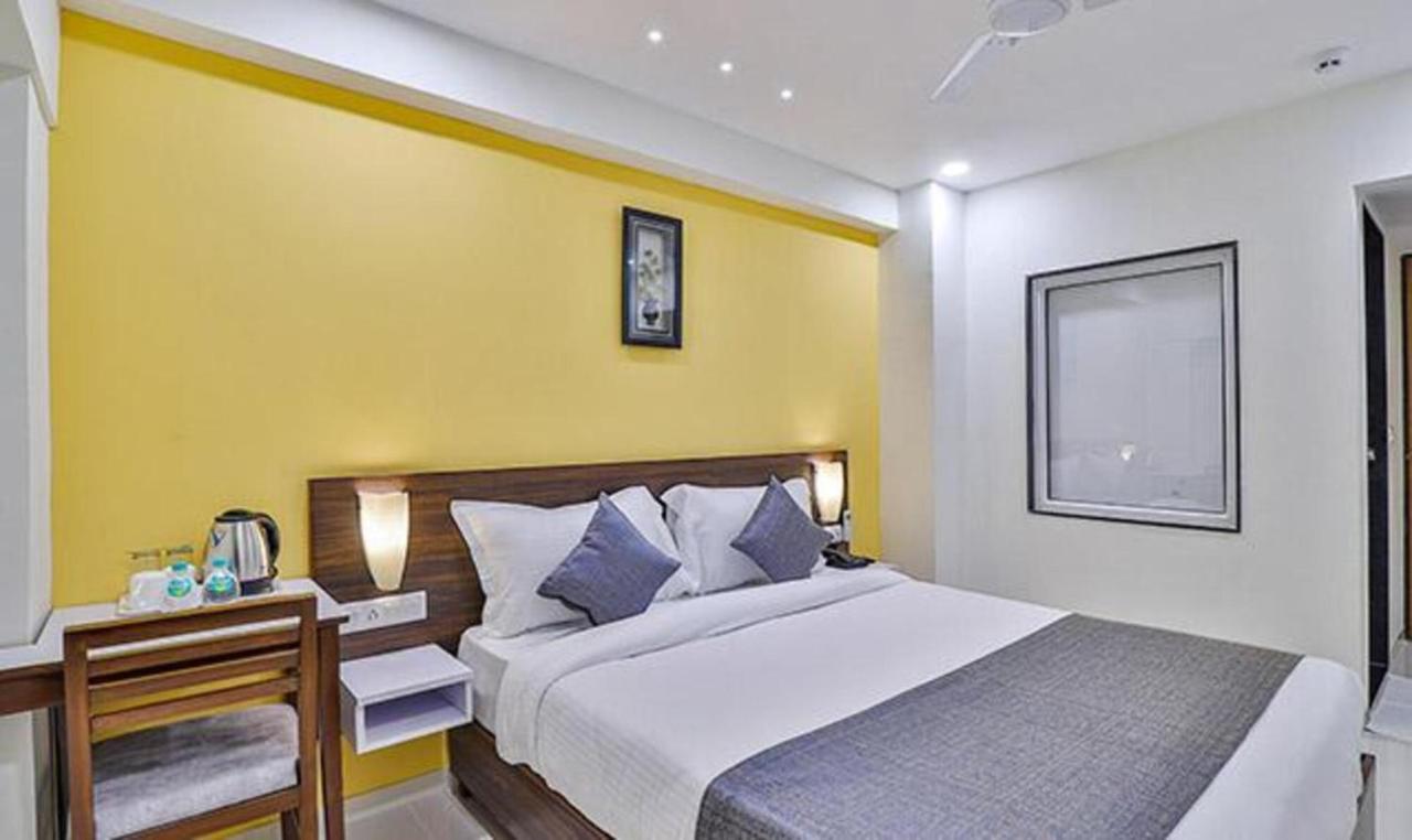 Leo Hotel Ahmedabad Exterior photo
