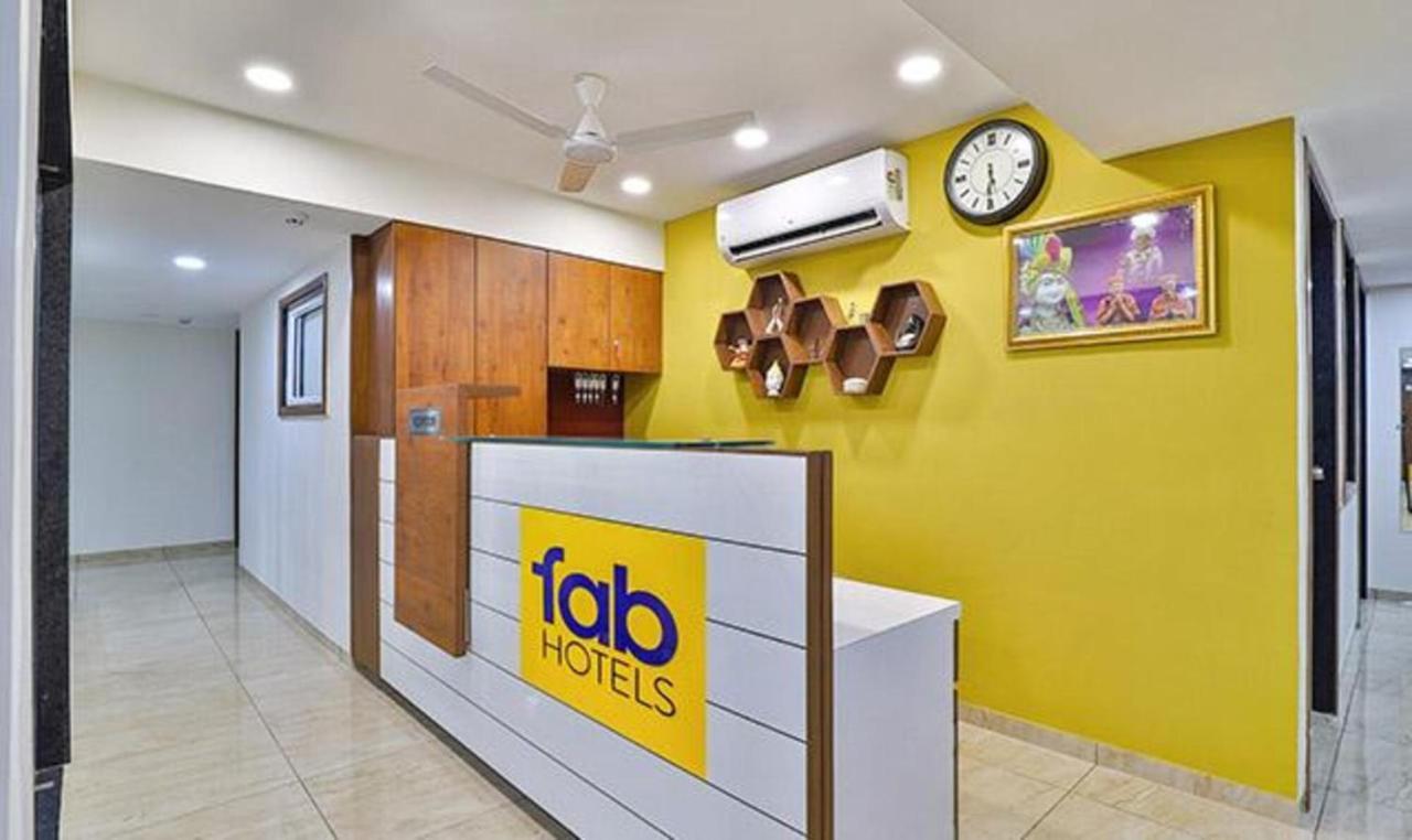 Leo Hotel Ahmedabad Exterior photo