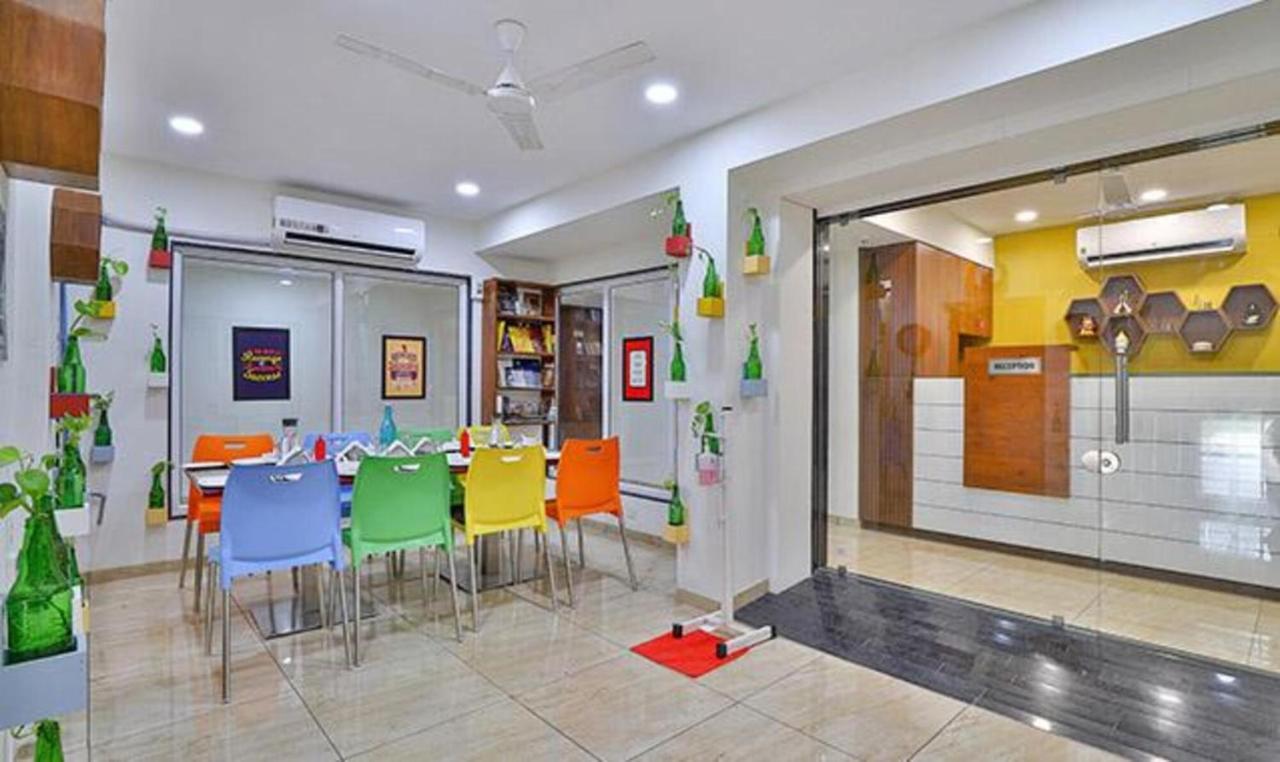 Leo Hotel Ahmedabad Exterior photo