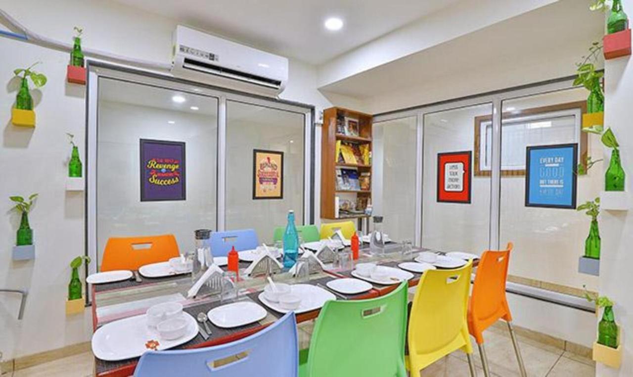 Leo Hotel Ahmedabad Exterior photo