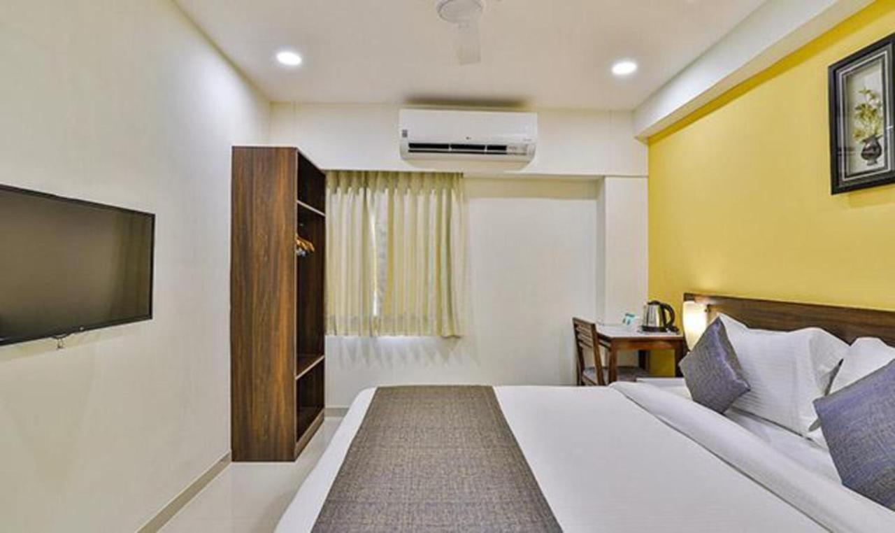 Leo Hotel Ahmedabad Exterior photo