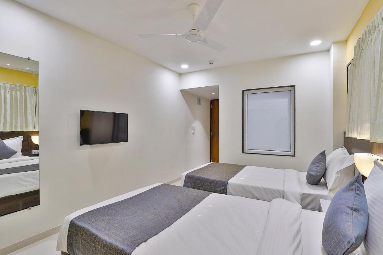 Leo Hotel Ahmedabad Exterior photo