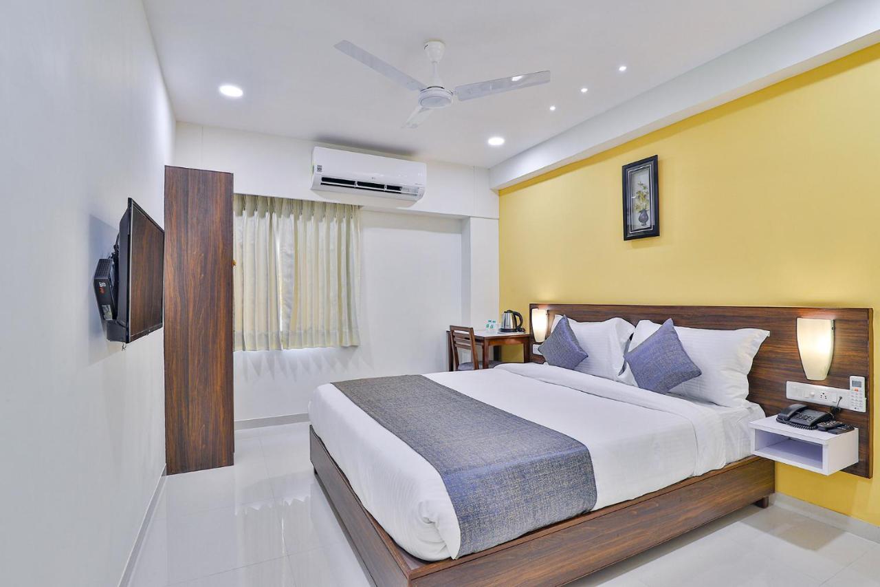 Leo Hotel Ahmedabad Exterior photo