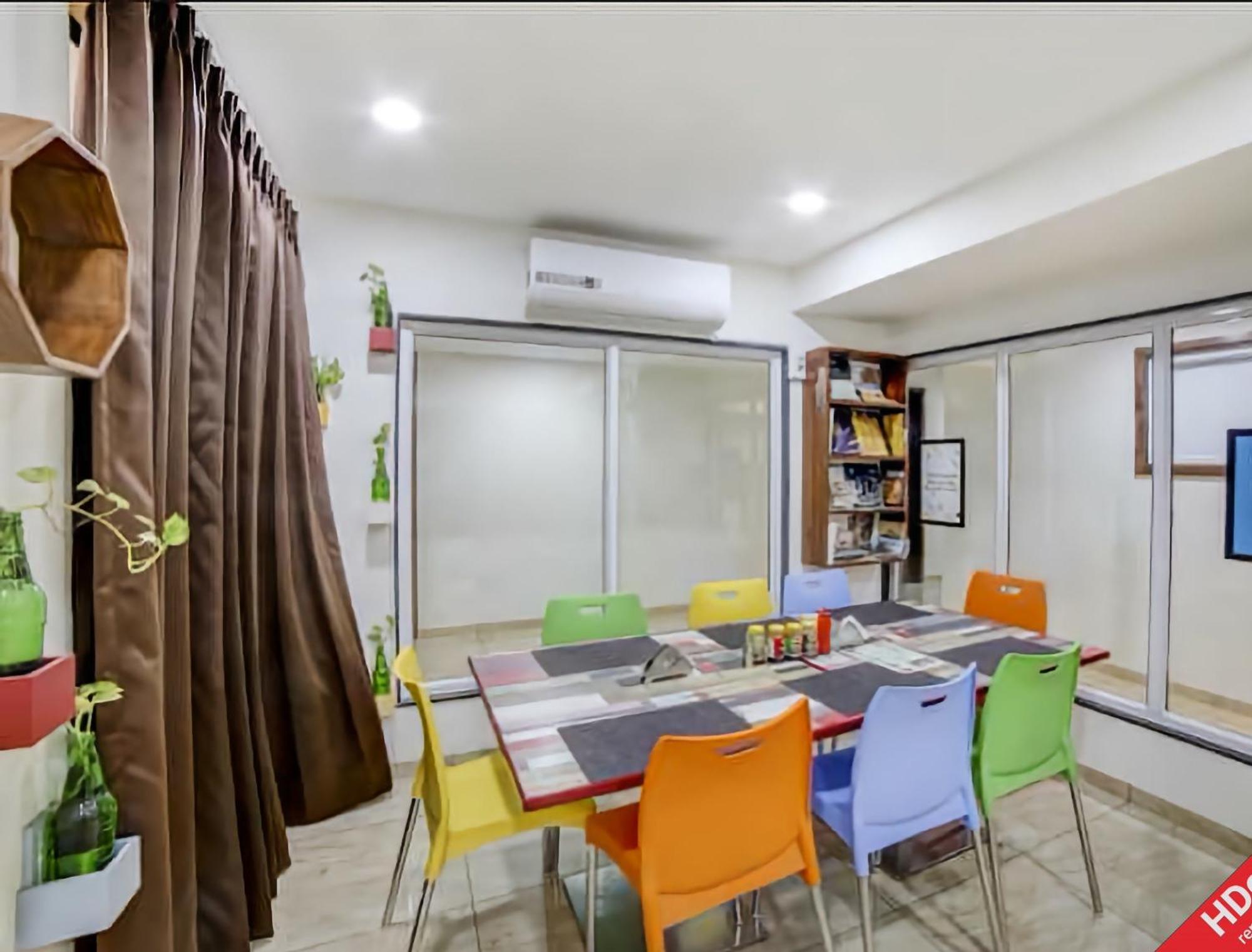 Leo Hotel Ahmedabad Exterior photo