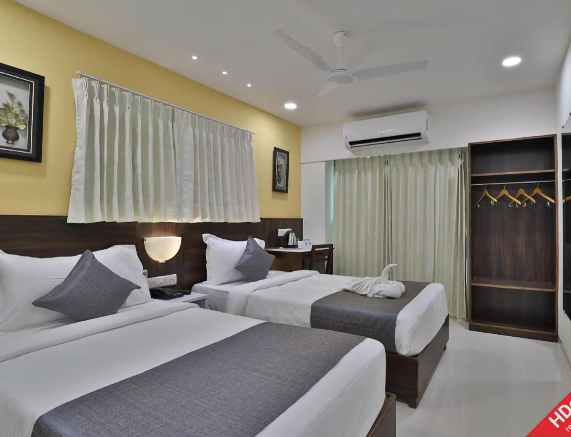 Leo Hotel Ahmedabad Exterior photo