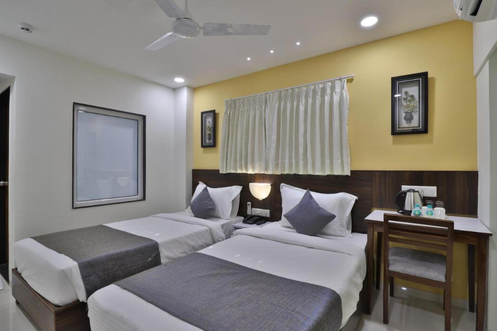 Leo Hotel Ahmedabad Exterior photo